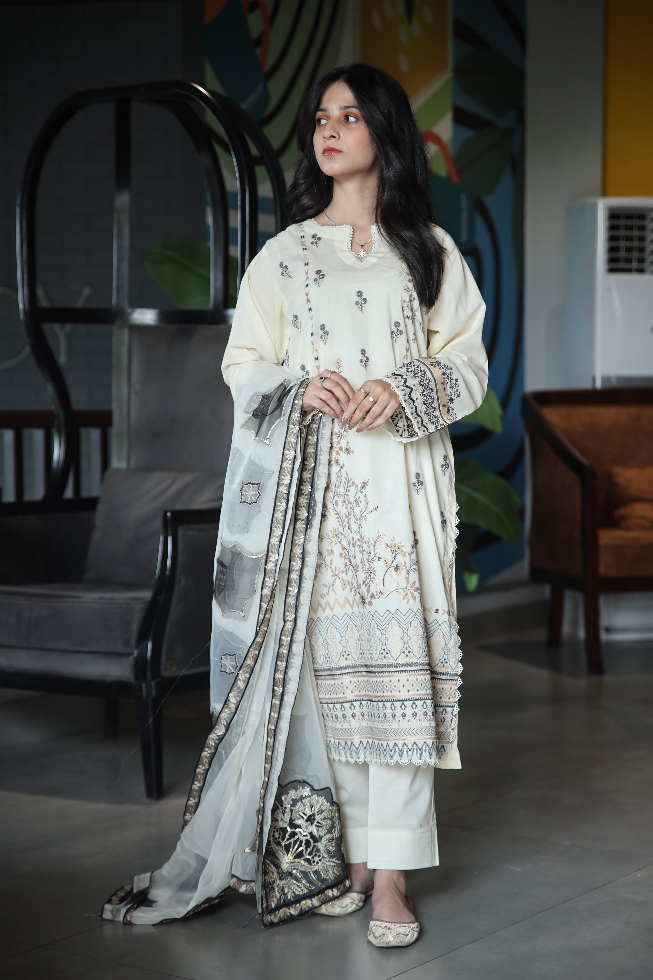 Brosha Lawn with Plain Trouser and Fancy Organza Dupatta