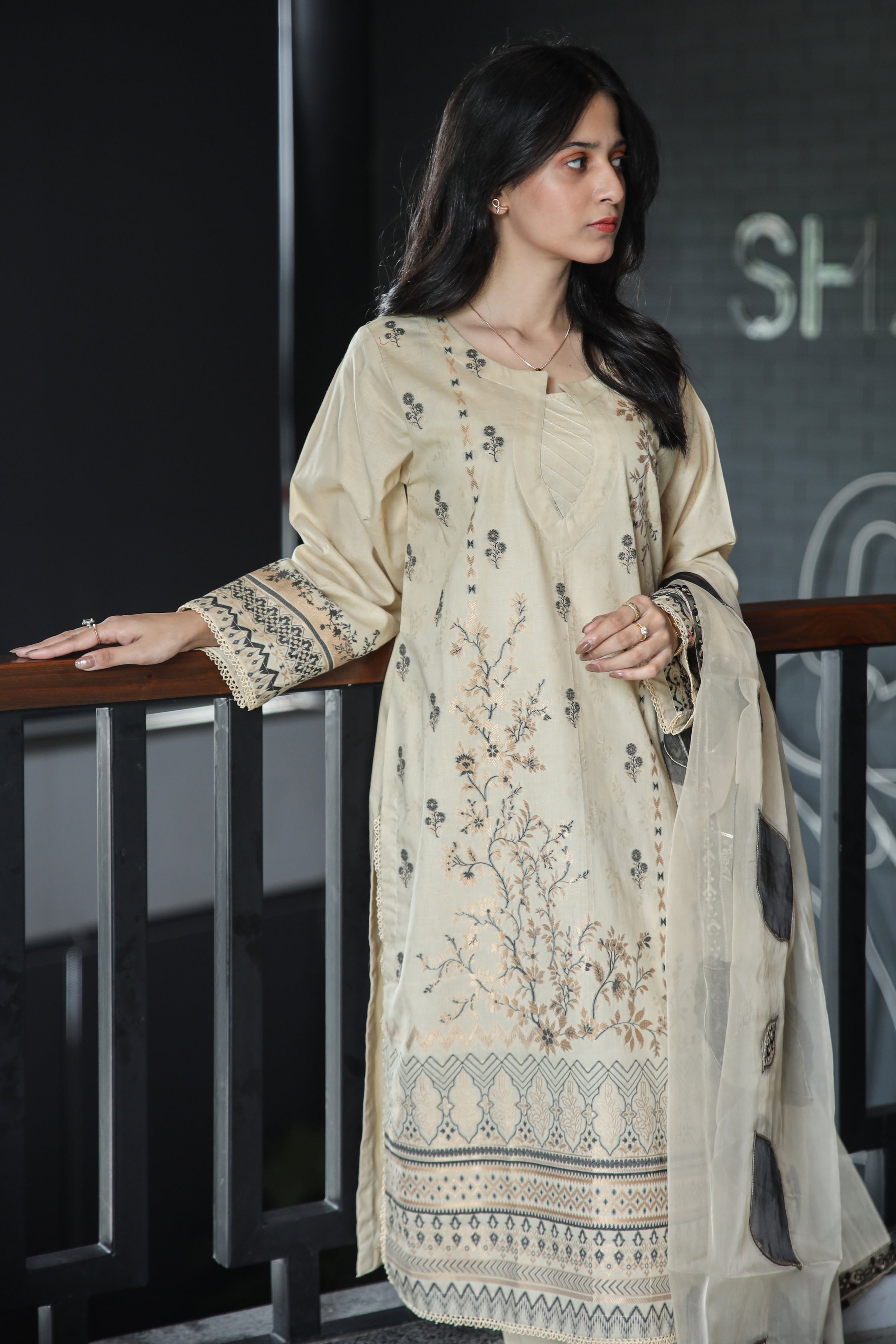 Brosha Lawn with Plain Trouser and Fancy Organza Dupatta