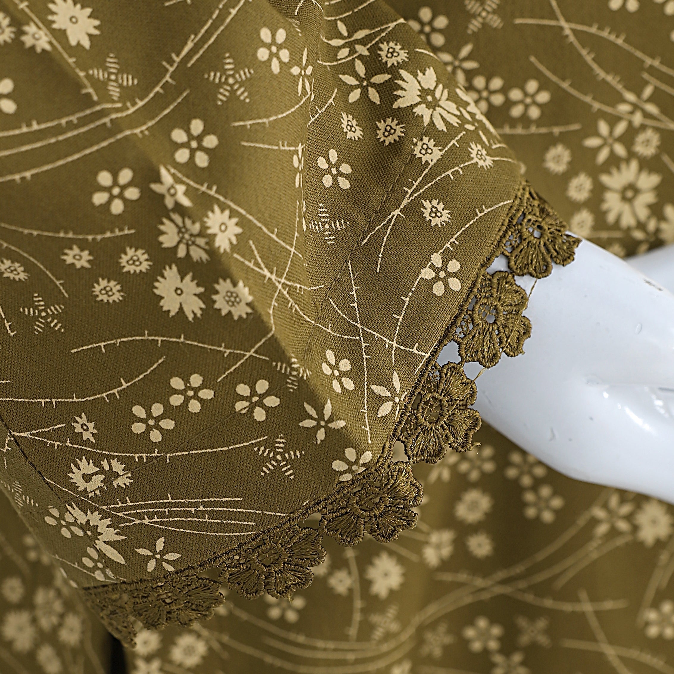 AlKaram Dhanak 2 Piece Beautiful Leaf Pattern With Plain Trouser