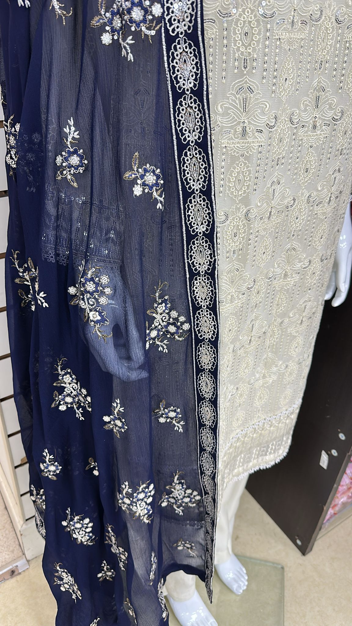 Breeze Exclusive Embriodery Shirt with Raw Silk Trouser and Embriodery Contrast Dupatta